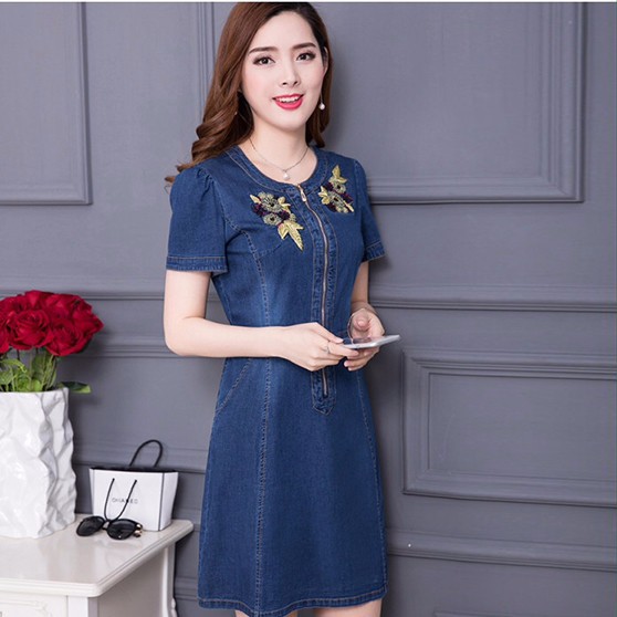 Đầm Jean Thêu Hoa Phối Dây Kéo Trước